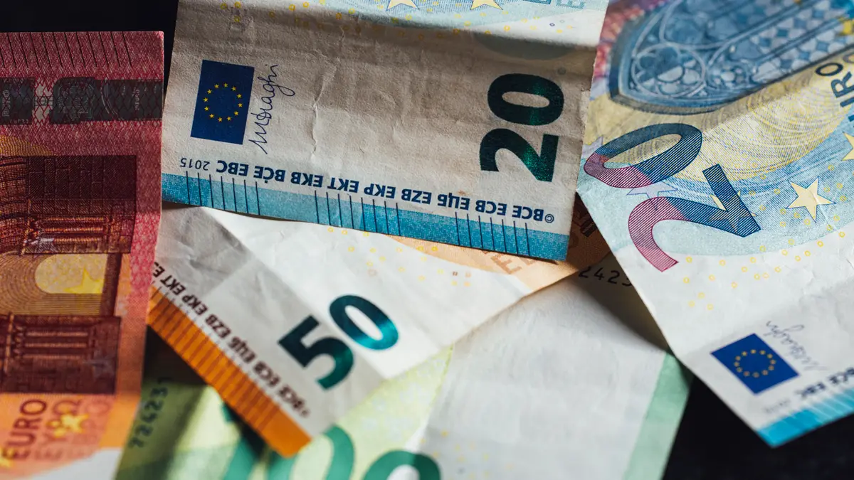 Cuánto rinde el peso chileno al cierre de octubre: euro, real, peso argentino y otras monedas para viajar