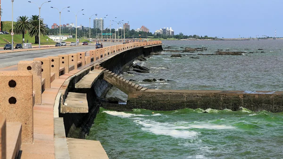 Uruguay en el verano 2027: menos IVA para turistas y vuelve el vuelo directo de JetSMART a Montevideo