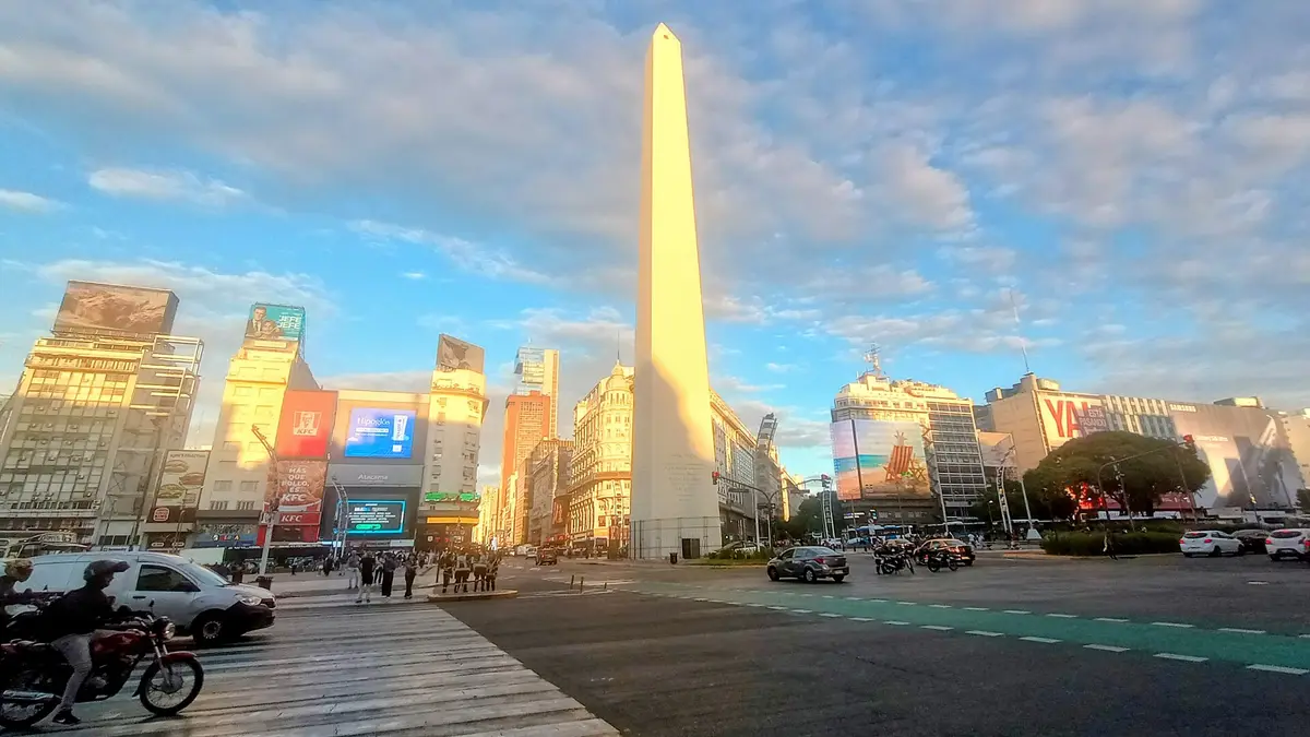 Viajar a Buenos Aires desde Chile: en avión o en bus, cuánto gastan los chilenos y qué llevar