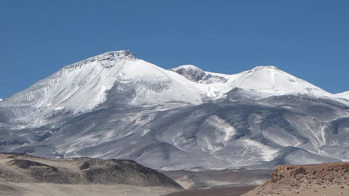Los récords naturales de Chile: volcán más alto, lugar más seco y lago más profundo